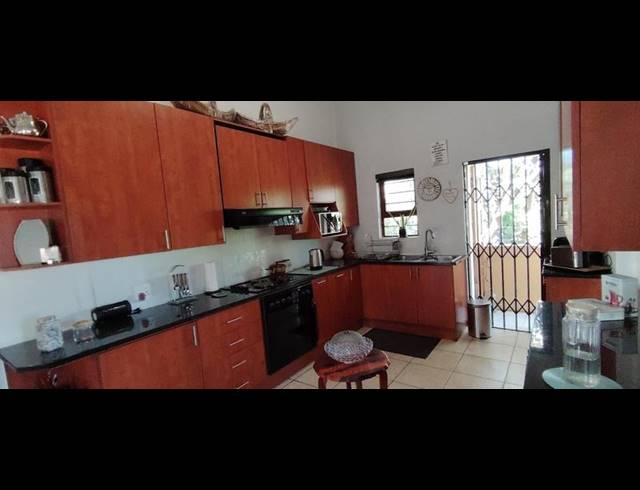 3 BEDROOM TOWNHOUSE FOR SALE IN OAKDENE